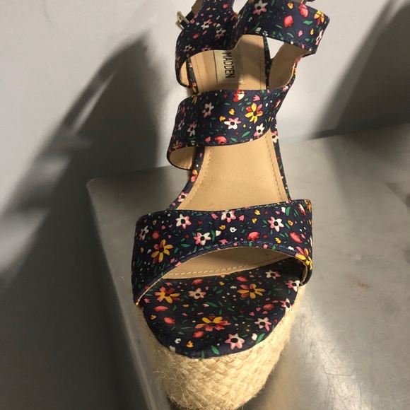 Steve Madden Wedges size 9 - Picture 3 of 3